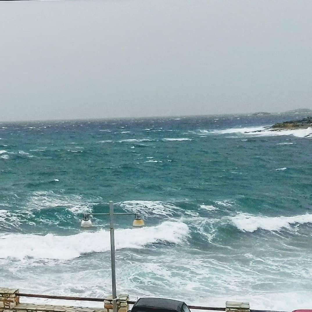 Logaras Seaview Apartment Luaran gambar